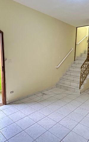 Casa à venda com 125m², 3 quartos e 1 vaga Casa à venda com 125m², 3 quartos e 1 vagaSala