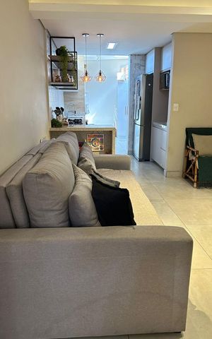 Casa à venda com 100m², 2 quartos e 2 vagasSala