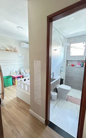 Casa à venda com 100m², 2 quartos e 2 vagasBanheiro da Suíte 2