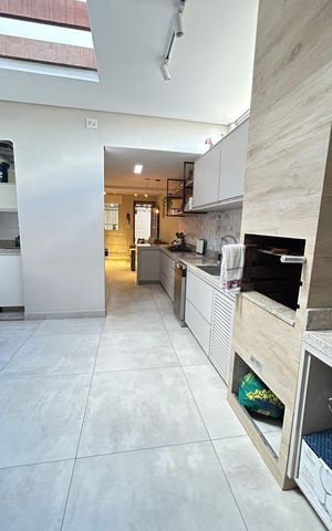 Casa à venda com 100m², 2 quartos e 2 vagasCozinha