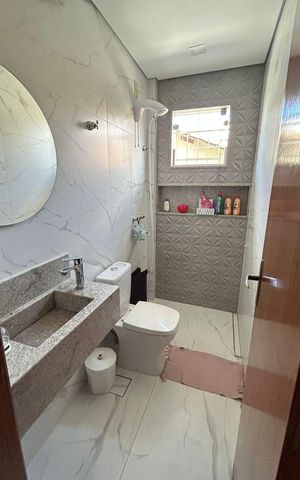 Casa à venda com 100m², 2 quartos e 2 vagasBanheiro da Suíte 1