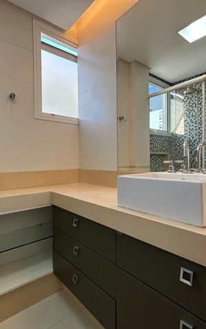 Apartamento para alugar com 160m², 3 quartos e 1 vaga Apartamento para alugar com 160m², 3 quartos e 1 vagaBanheiro suíte 3