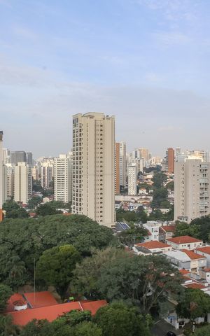 Apartamento à venda com 145m², 4 quartos e 3 vagas Apartamento à venda com 145m², 4 quartos e 3 vagasVista da Sacada da Suíte 1