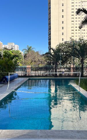 Apartamento à venda com 145m², 4 quartos e 3 vagas Apartamento à venda com 145m², 4 quartos e 3 vagasÁrea comum - Piscina