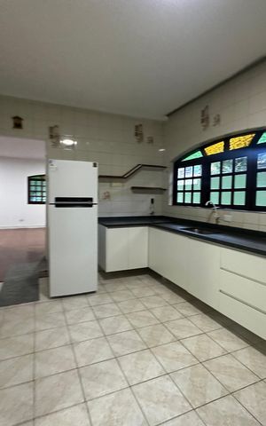 Casa para alugar com 400m², 5 quartos e 5 vagas Casa para alugar com 400m², 5 quartos e 5 vagasCozinha