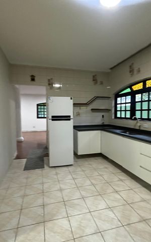 Casa para alugar com 400m², 5 quartos e 5 vagas Casa para alugar com 400m², 5 quartos e 5 vagasCozinha