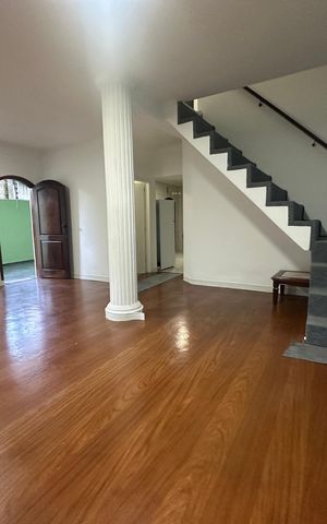 Casa para alugar com 400m², 5 quartos e 5 vagas Casa para alugar com 400m², 5 quartos e 5 vagasSala