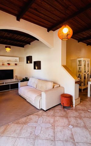 Casa à venda com 600m², 4 quartos e 6 vagas Casa à venda com 600m², 4 quartos e 6 vagasSala