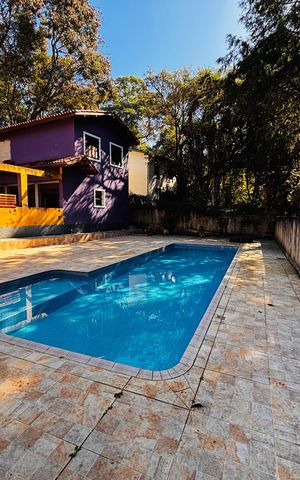 Casa à venda com 600m², 4 quartos e 6 vagas Casa à venda com 600m², 4 quartos e 6 vagasPiscina