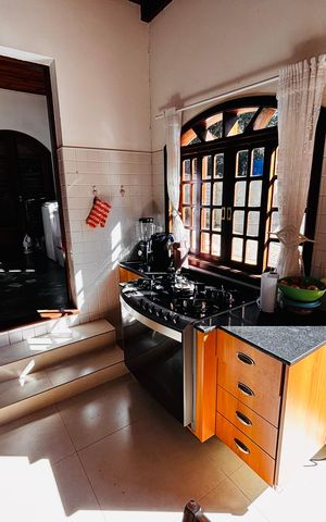 Casa à venda com 600m², 4 quartos e 6 vagas Casa à venda com 600m², 4 quartos e 6 vagasCozinha