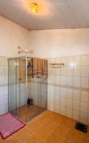 Casa à venda com 600m², 4 quartos e 6 vagas Casa à venda com 600m², 4 quartos e 6 vagasBanheiro suíte 1