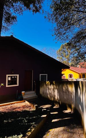 Casa à venda com 600m², 4 quartos e 6 vagas Casa à venda com 600m², 4 quartos e 6 vagasFachada