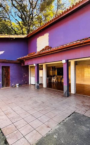 Casa à venda com 600m², 4 quartos e 6 vagas Casa à venda com 600m², 4 quartos e 6 vagasGaragem