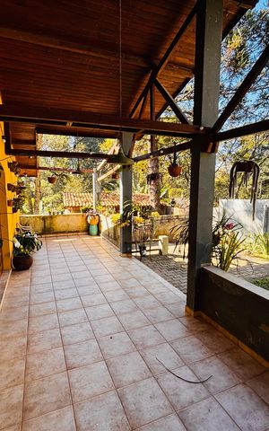 Casa à venda com 600m², 4 quartos e 6 vagas Casa à venda com 600m², 4 quartos e 6 vagasÁrea