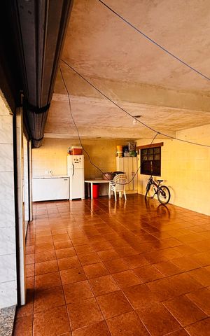 Casa à venda com 600m², 4 quartos e 6 vagas Casa à venda com 600m², 4 quartos e 6 vagasGaragem