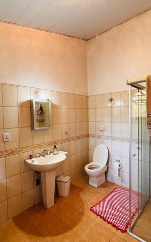 Casa à venda com 600m², 4 quartos e 6 vagas Casa à venda com 600m², 4 quartos e 6 vagasBanheiro suíte 1