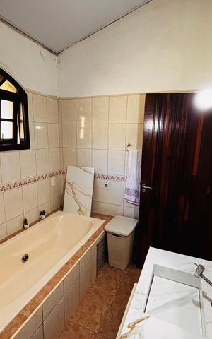 Casa à venda com 600m², 4 quartos e 6 vagas Casa à venda com 600m², 4 quartos e 6 vagasBanheiro