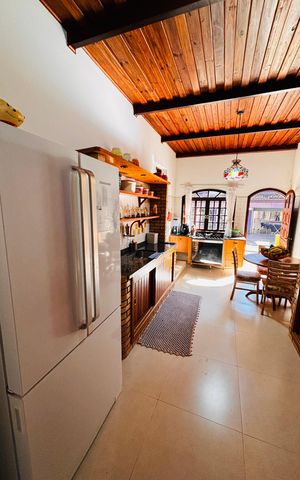 Casa à venda com 600m², 4 quartos e 6 vagas Casa à venda com 600m², 4 quartos e 6 vagasCozinha