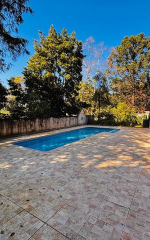 Casa à venda com 600m², 4 quartos e 6 vagas Casa à venda com 600m², 4 quartos e 6 vagasPiscina