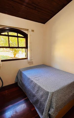 Casa à venda com 600m², 4 quartos e 6 vagas Casa à venda com 600m², 4 quartos e 6 vagasQuarto