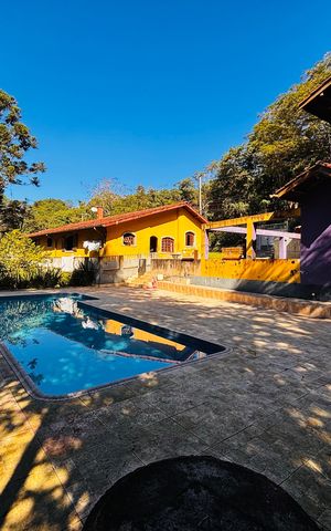 Casa à venda com 600m², 4 quartos e 6 vagas Casa à venda com 600m², 4 quartos e 6 vagasPiscina