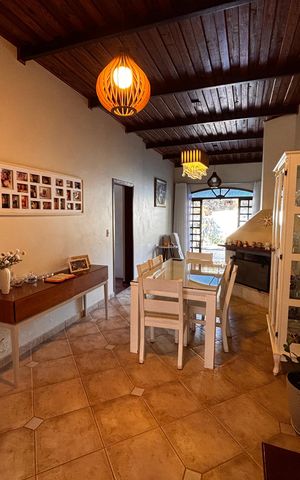 Casa à venda com 600m², 4 quartos e 6 vagas Casa à venda com 600m², 4 quartos e 6 vagasSala de Jantar