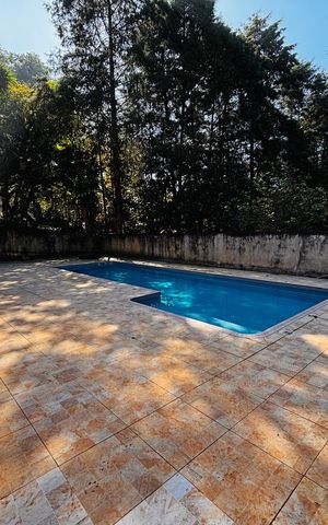Casa à venda com 600m², 4 quartos e 6 vagas Casa à venda com 600m², 4 quartos e 6 vagasPiscina