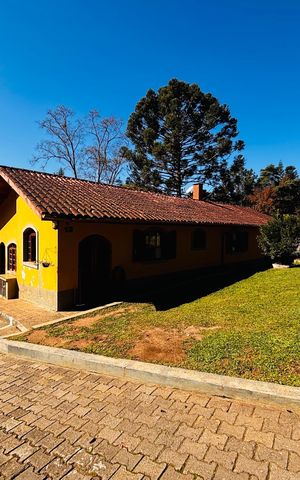 Casa à venda com 600m², 4 quartos e 6 vagas Casa à venda com 600m², 4 quartos e 6 vagasFachada