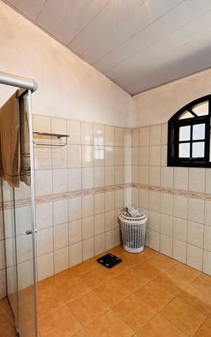 Casa à venda com 600m², 4 quartos e 6 vagas Casa à venda com 600m², 4 quartos e 6 vagasBanheiro suíte 1