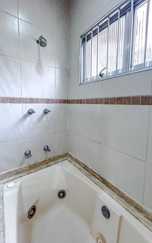 Casa para alugar com 150m², 3 quartos e 2 vagasBanheiro da Suíte