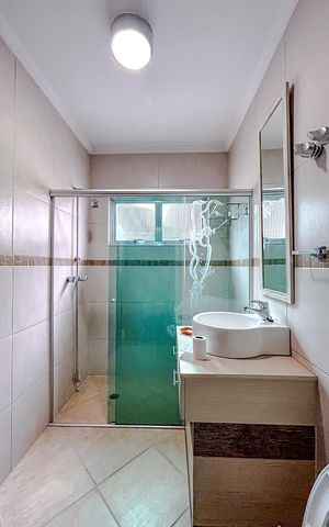 Casa para alugar com 150m², 3 quartos e 2 vagasBanheiro