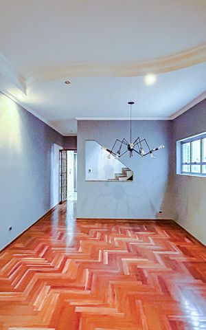 Casa para alugar com 150m², 3 quartos e 2 vagasSala