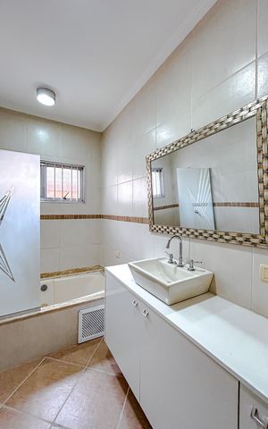 Casa para alugar com 150m², 3 quartos e 2 vagasBanheiro da Suíte