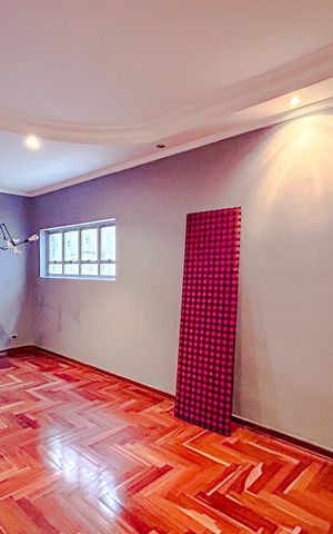 Casa para alugar com 150m², 3 quartos e 2 vagasSala