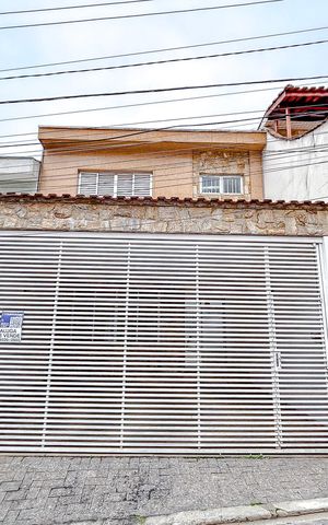 Casa para alugar com 150m², 3 quartos e 2 vagasFachada com Plaquinha