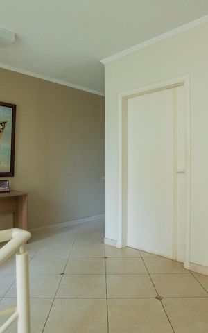 Casa de condomínio à venda com 630m², 6 quartos e 8 vagas Casa de condomínio à venda com 630m², 6 quartos e 8 vagasHall dos Quartos