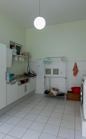 Casa de condomínio à venda com 630m², 6 quartos e 8 vagas Casa de condomínio à venda com 630m², 6 quartos e 8 vagasÁrea de Serviço