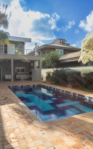 Casa de condomínio à venda com 630m², 6 quartos e 8 vagas Casa de condomínio à venda com 630m², 6 quartos e 8 vagasQuintal