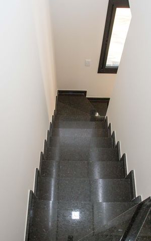 Casa de condomínio à venda com 60m², 2 quartos e 1 vagaEscada