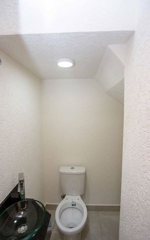 Casa de condomínio à venda com 60m², 2 quartos e 1 vagaLavabo