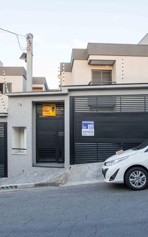Casa de condomínio à venda com 60m², 2 quartos e 1 vagaFachada
