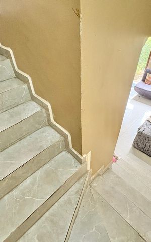 Casa de condomínio à venda com 100m², 2 quartos e 1 vaga Casa de condomínio à venda com 100m², 2 quartos e 1 vagaEscada