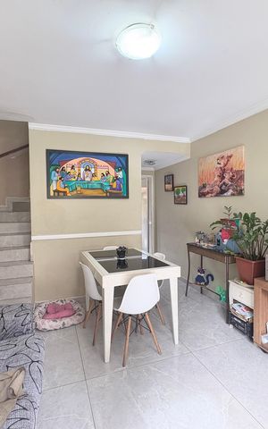 Casa de condomínio à venda com 100m², 2 quartos e 1 vaga Casa de condomínio à venda com 100m², 2 quartos e 1 vagaSala