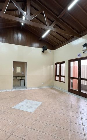 Casa de condomínio à venda com 100m², 2 quartos e 1 vaga Casa de condomínio à venda com 100m², 2 quartos e 1 vagaÁrea comum - Salão de festas