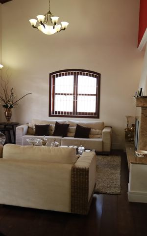 Casa à venda com 600m², 5 quartos e 7 vagasSala