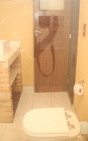 Casa à venda com 500m², 3 quartos e 2 vagasBanheiro social