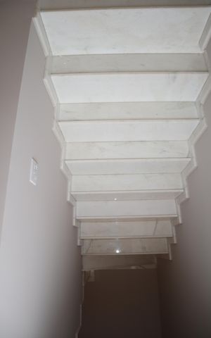 Casa de condomínio à venda com 271m², 4 quartos e 3 vagasescada