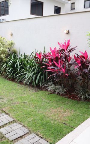 Casa de condomínio à venda com 271m², 4 quartos e 3 vagasquintal