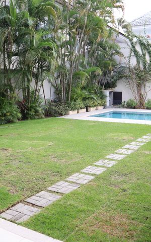 Casa de condomínio à venda com 271m², 4 quartos e 3 vagasquintal  com piscina