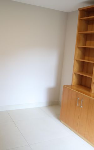 Casa de condomínio à venda com 271m², 4 quartos e 3 vagasquarto escritorio